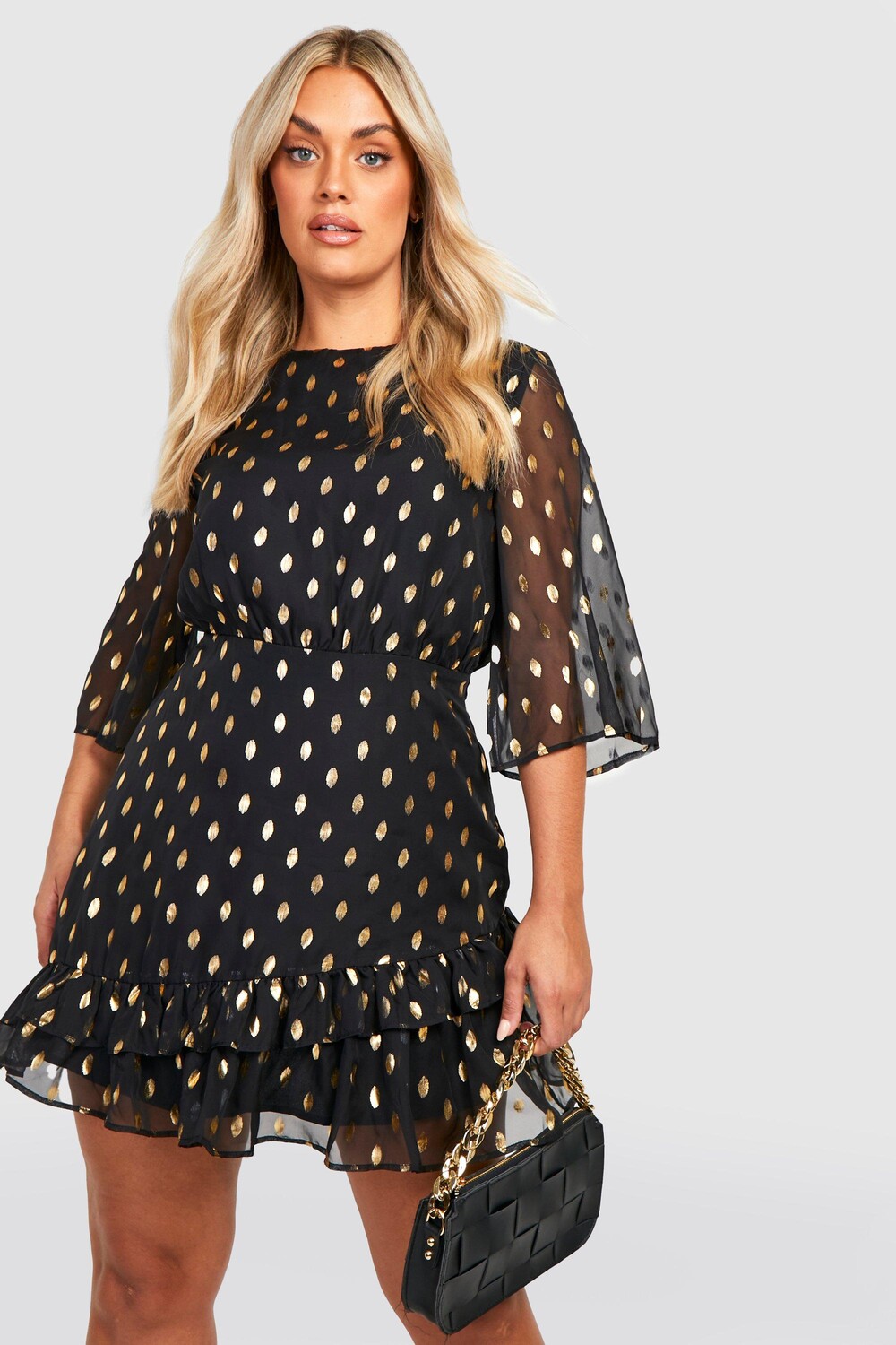 

Платье плюс с оборочками металлического платья Boohoo, черный