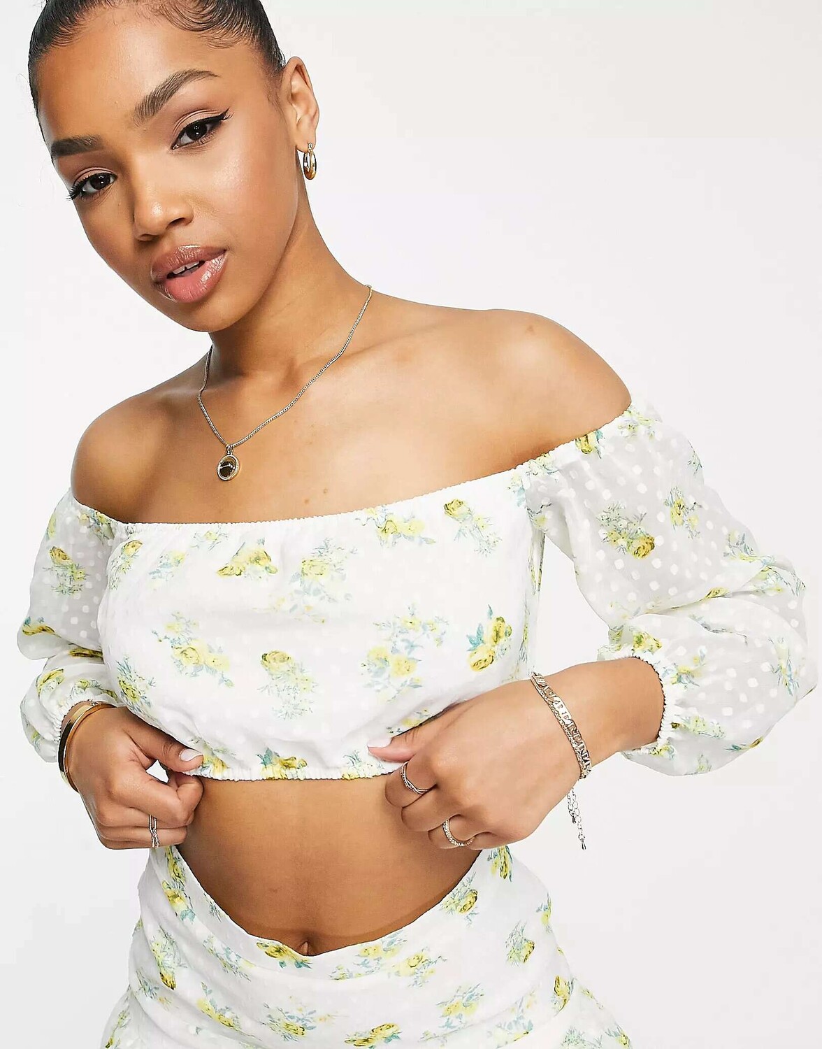 

Укороченный топ Miss Selfridge из добби-шифона с цветочным принтом и открытыми плечами