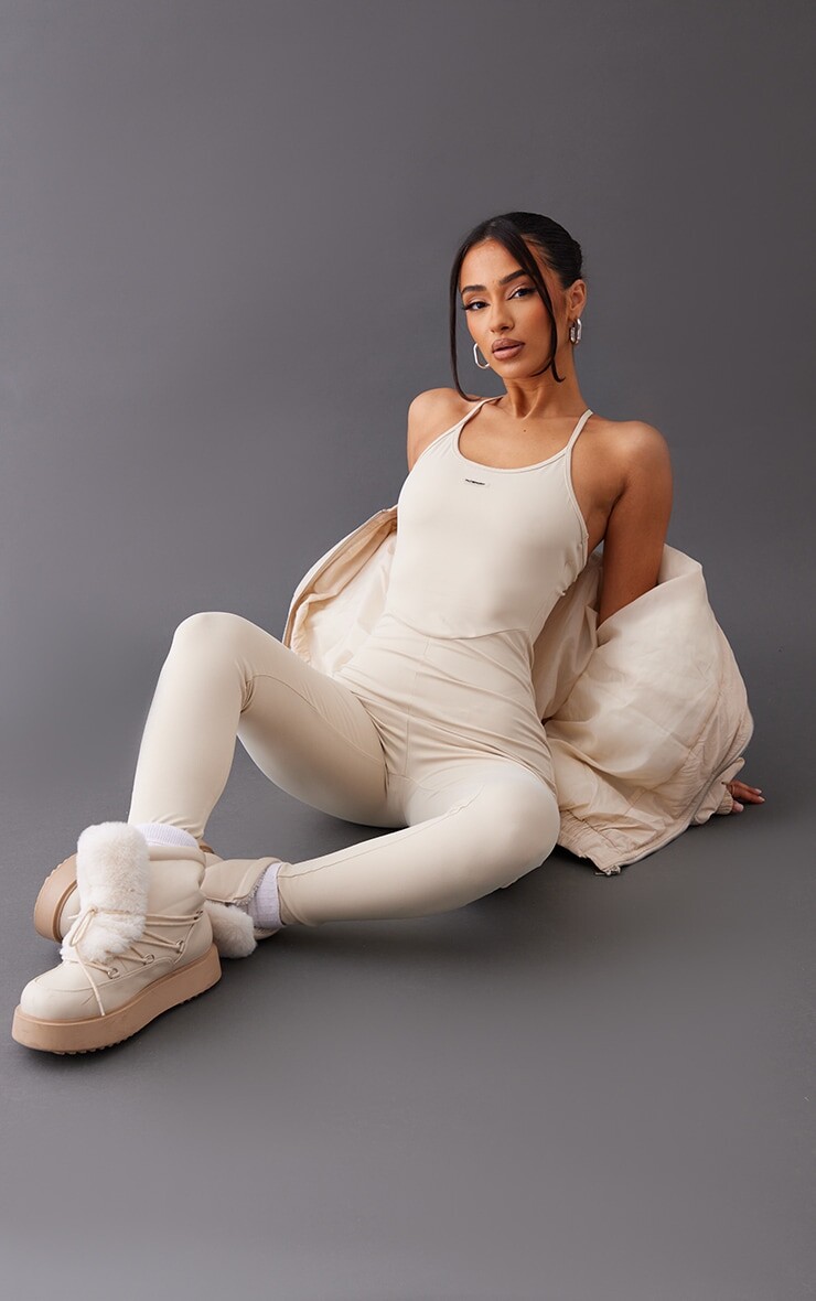 

PrettyLittleThing Спортивный комбинезон без рукавов Petite Stone Plt Sport