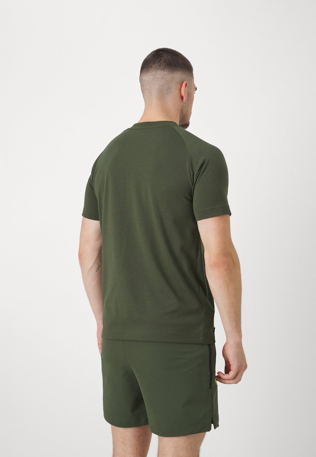

Спортивная футболка BVB BORUSSIA DORTMUND PUMATECH POCKET TEE Puma, хаки