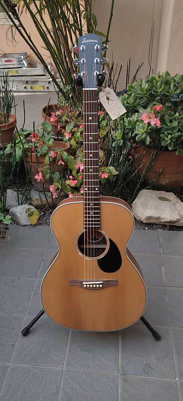 

Акустическая гитара Eastman PCH2-OM Natural New 2023 Model