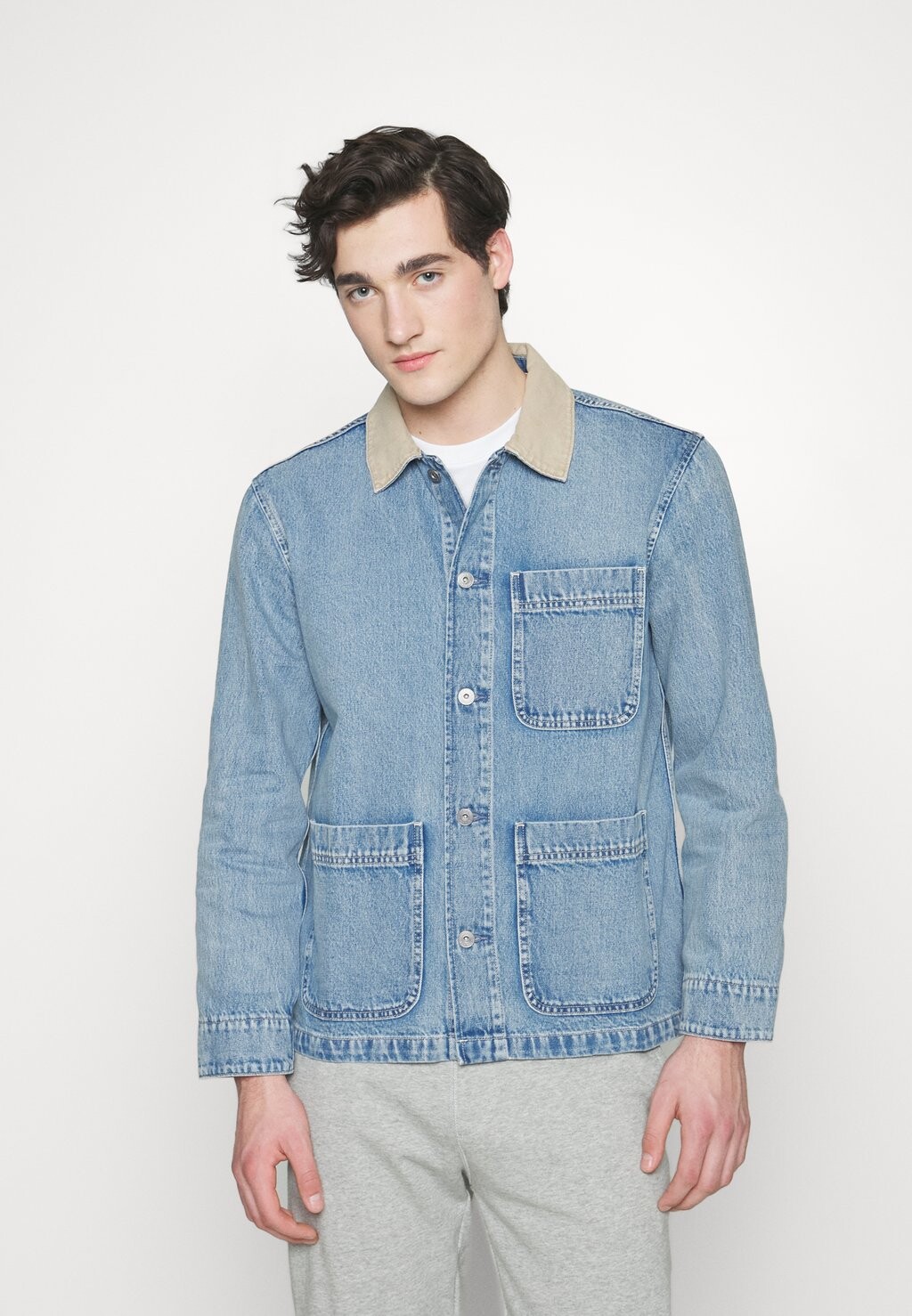 

Джинсовая куртка GAP