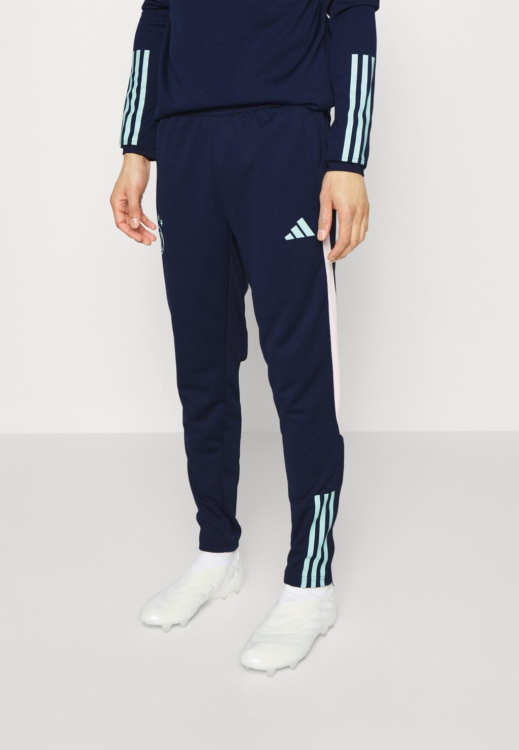 

Тренировочные брюки Adidas