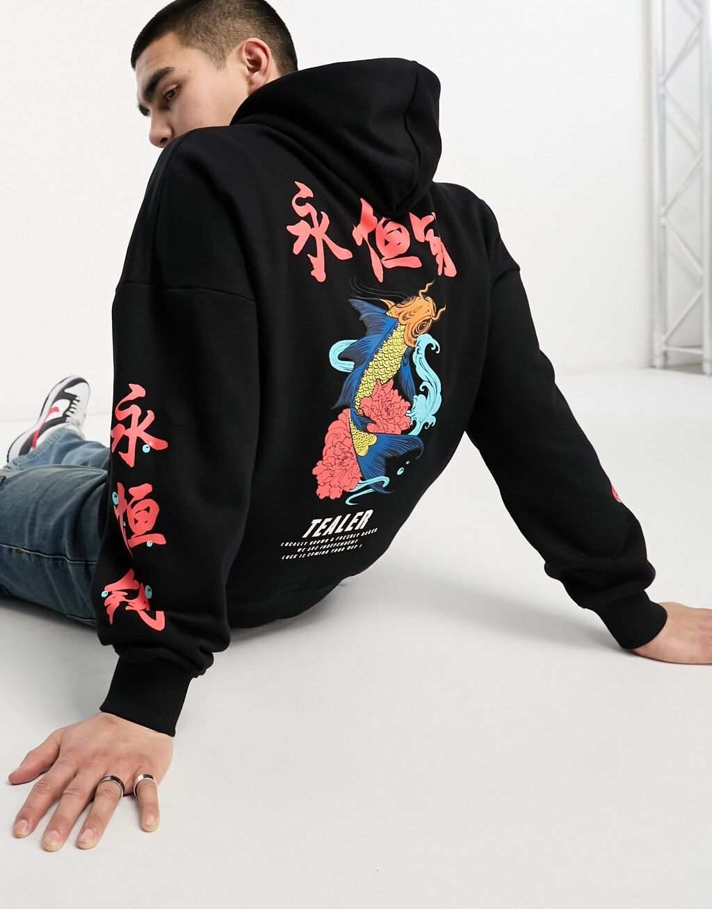 

Черная толстовка с капюшоном Tealer