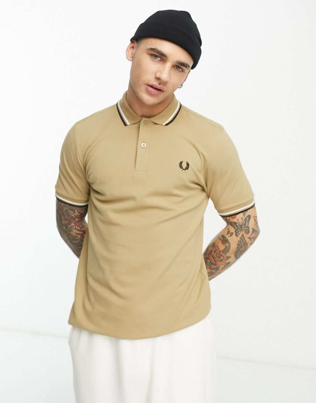 

Светло-коричневая рубашка-поло с двумя окантовками Fred Perry