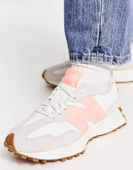 

Кроссовки New Balance 327 кремового и розового цвета.