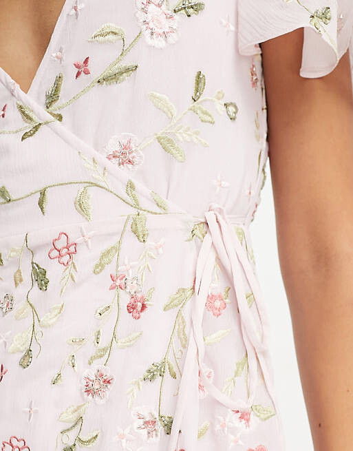 

Светло-розовое платье макси с развевающимися рукавами и вышивкой ASOS DESIGN Tall Bridesmaid