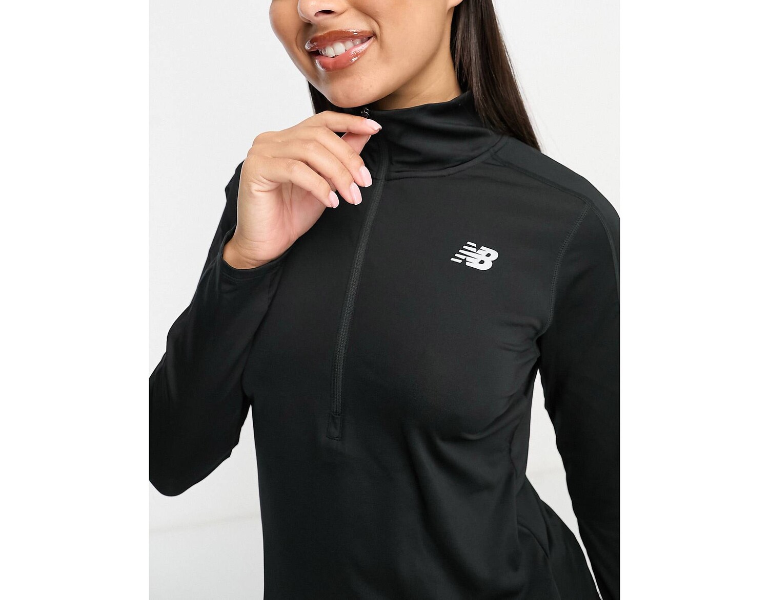 

Черный топ с длинными рукавами на молнии New Balance