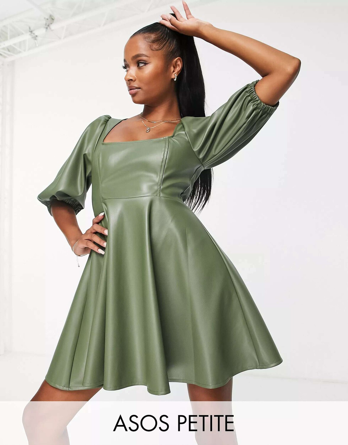 

Оливковое платье мини с плиссированной юбкой в ​​стиле бэби-долл ASOS DESIGN Petite, Зеленый