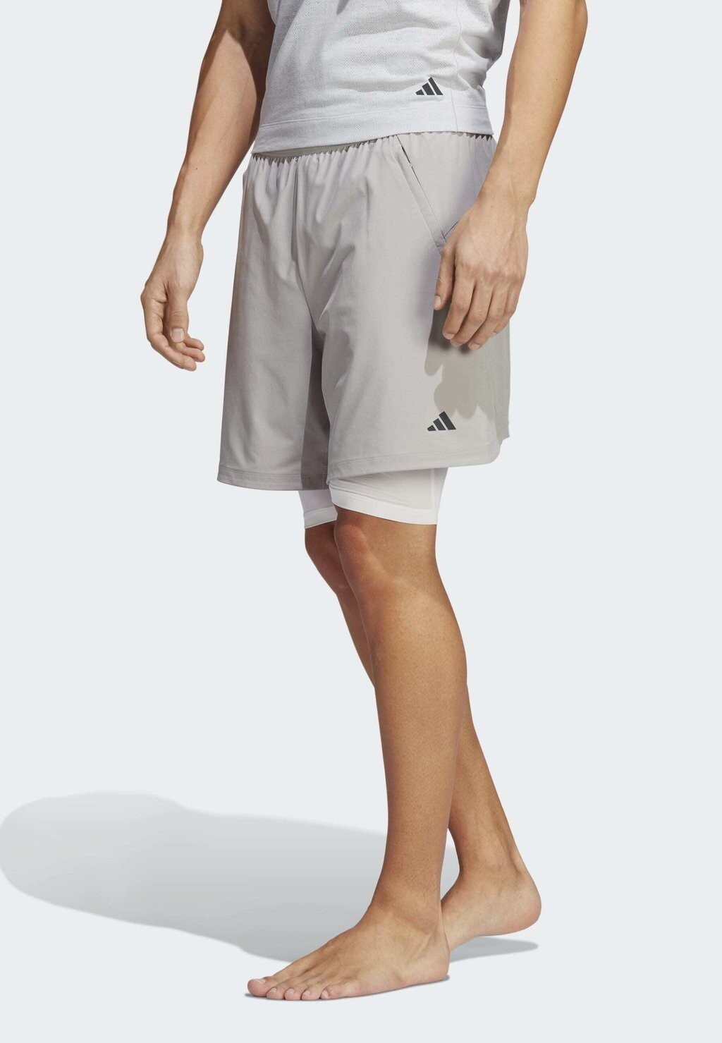

Спортивные шорты Adidas