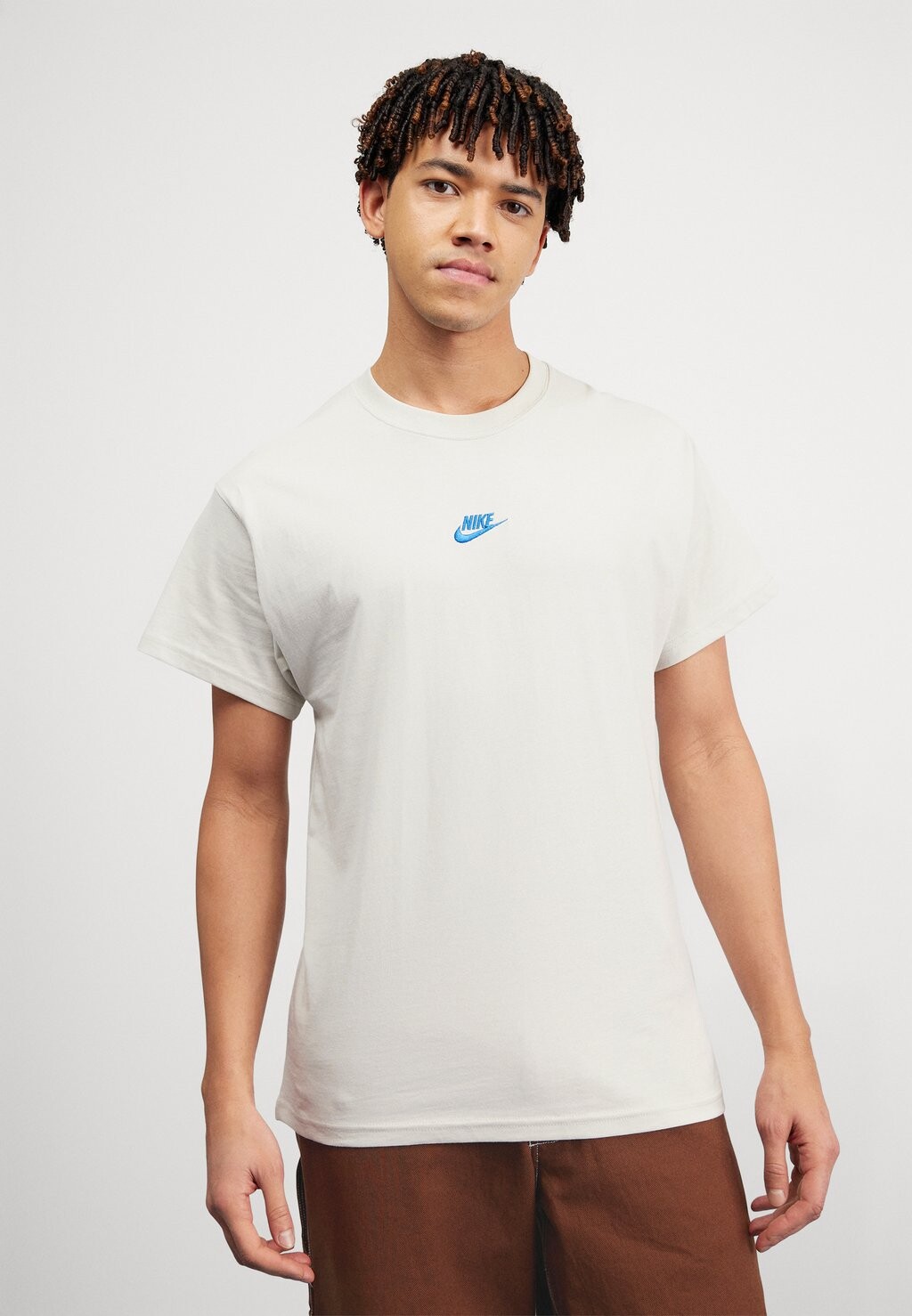 

Базовая футболка Nike Sportswear, бежевый