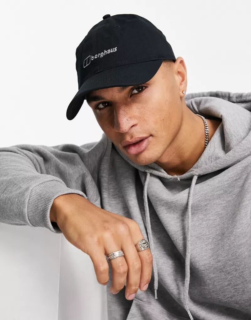 

Черная кепка Berghaus Inflection Flexfit
