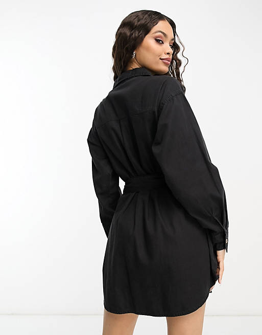 цена Черное джинсовое платье мини с поясом ASOS DESIGN Petite