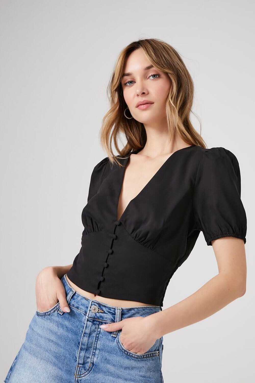 

Укороченный топ с глубоким вырезом на пуговицах спереди Forever 21, черный