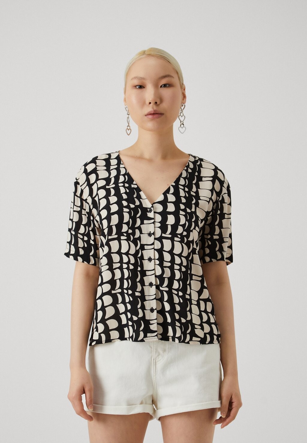 

Блузка JDYSTARR LIFE V NECK SHIRT , цвет black/tapioca