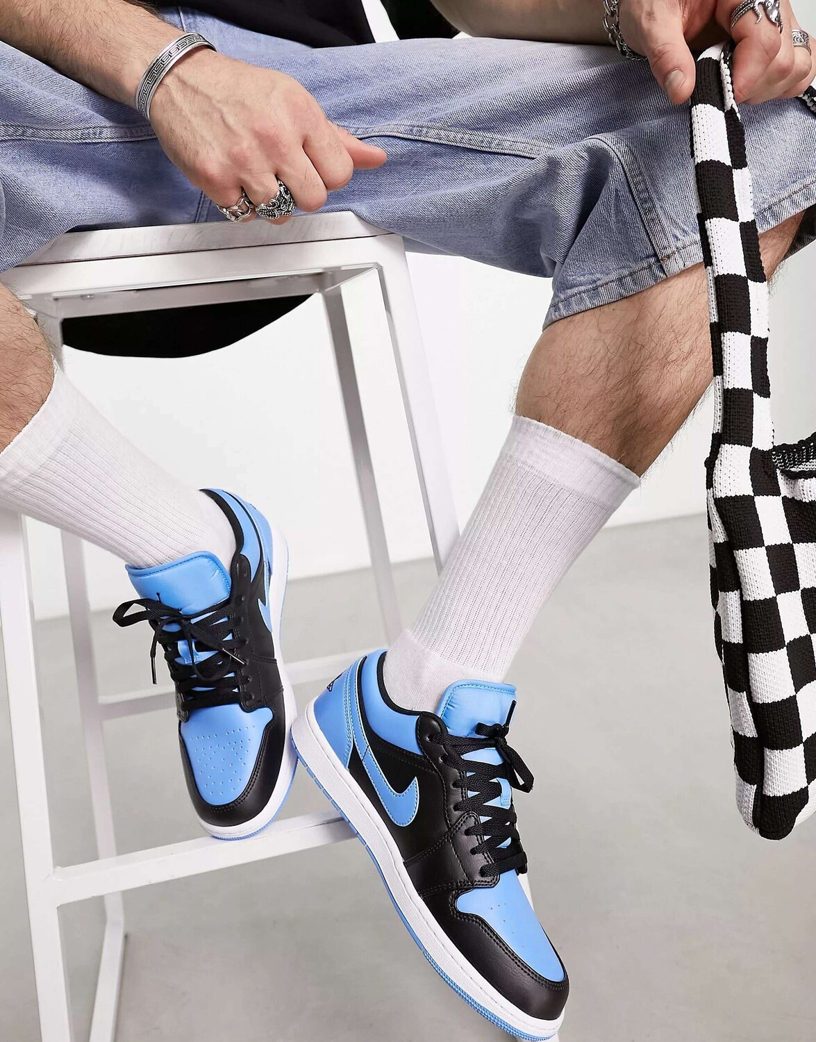 

Кроссовки Air Jordan 1 Low университетского синего и черного цвета, Черный