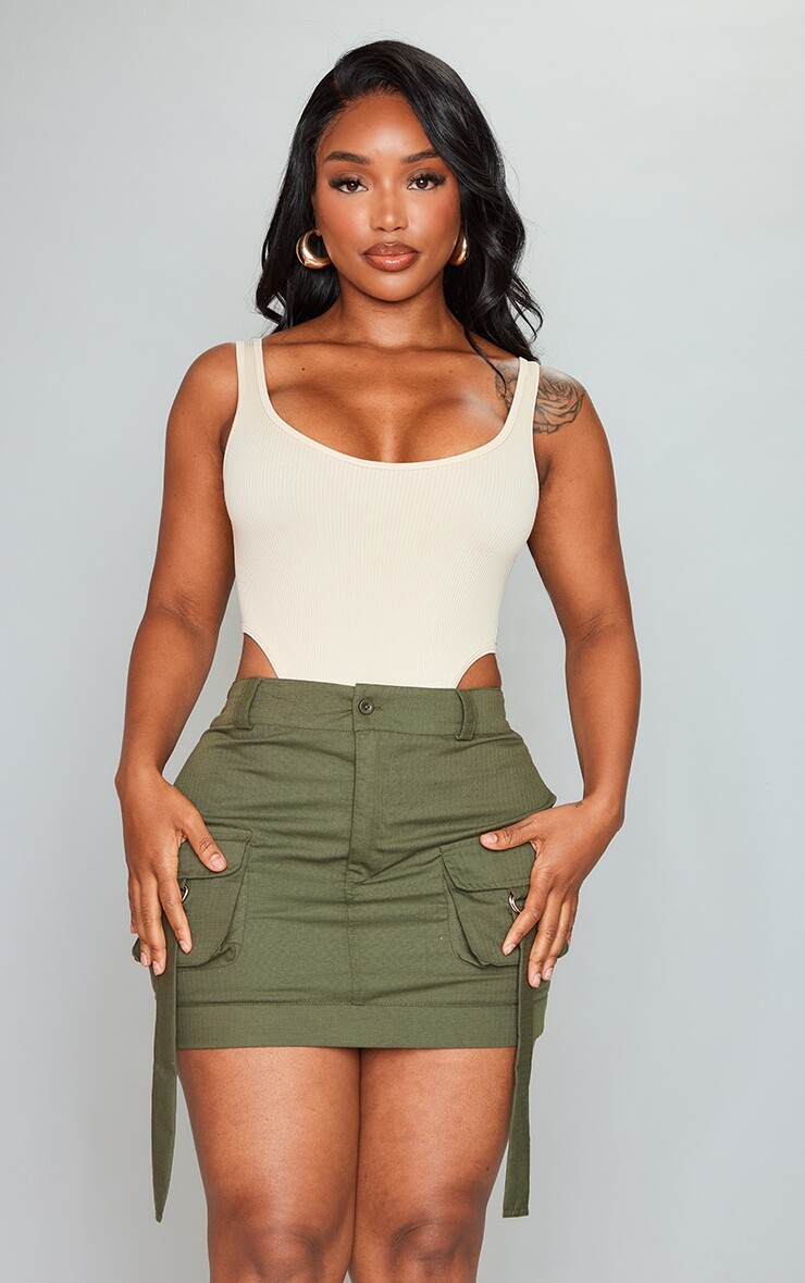 

PrettyLittleThing Боди с высокой посадкой и структурированным контуром в рубчик Shape Stone