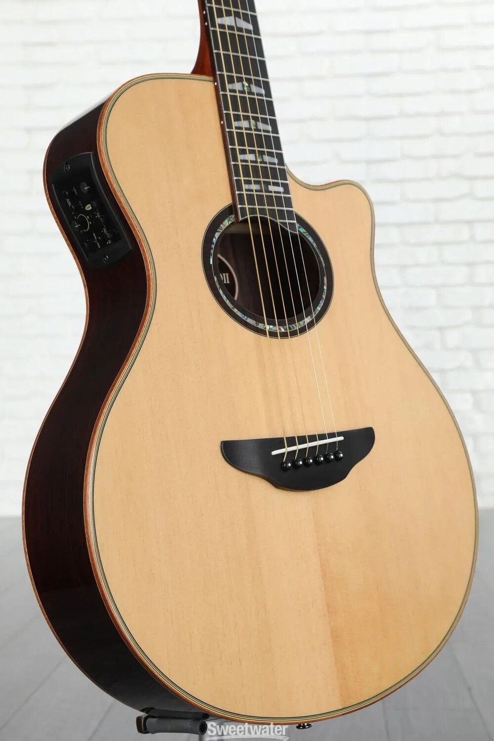 

Акустически-электрическая гитара Yamaha APX1200II — натуральный цвет