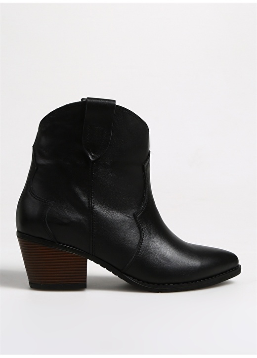 цена Черные женские ботинки Fabrika