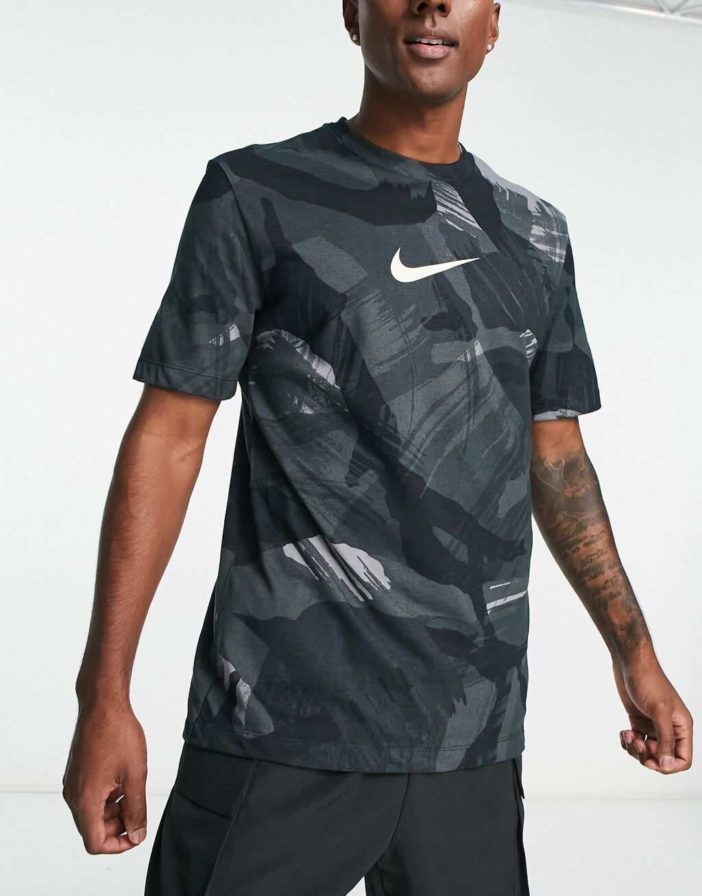 

Черная футболка с принтом Nike Training Glitch Camo dri-FIT, Черный