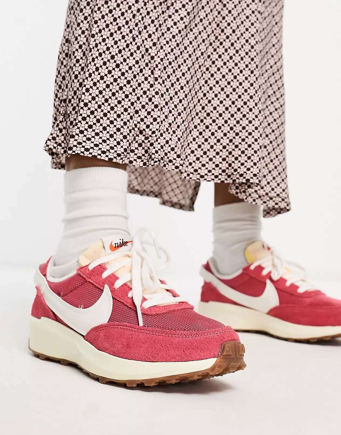 

Винтажные кроссовки Nike Waffle Debut красного цвета