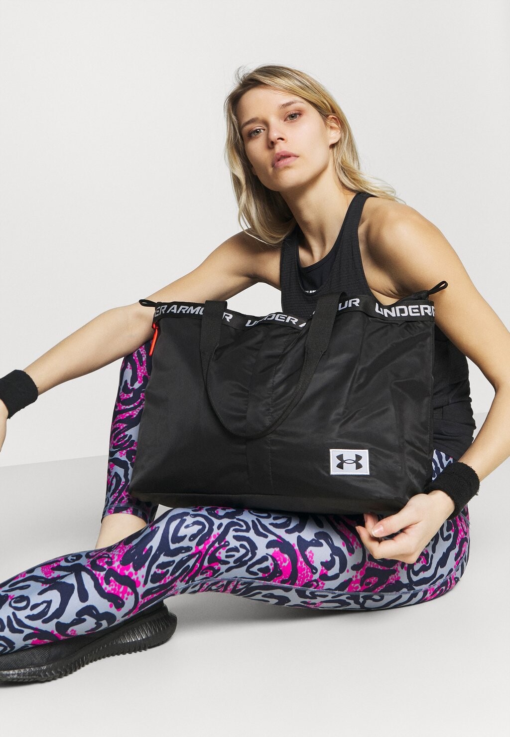 

Спортивная сумка Under Armour, черный