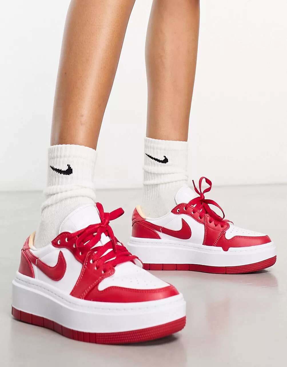 

Кроссовки Air Jordan 1 Eelvate белого и огненно-красного цвета, Красный