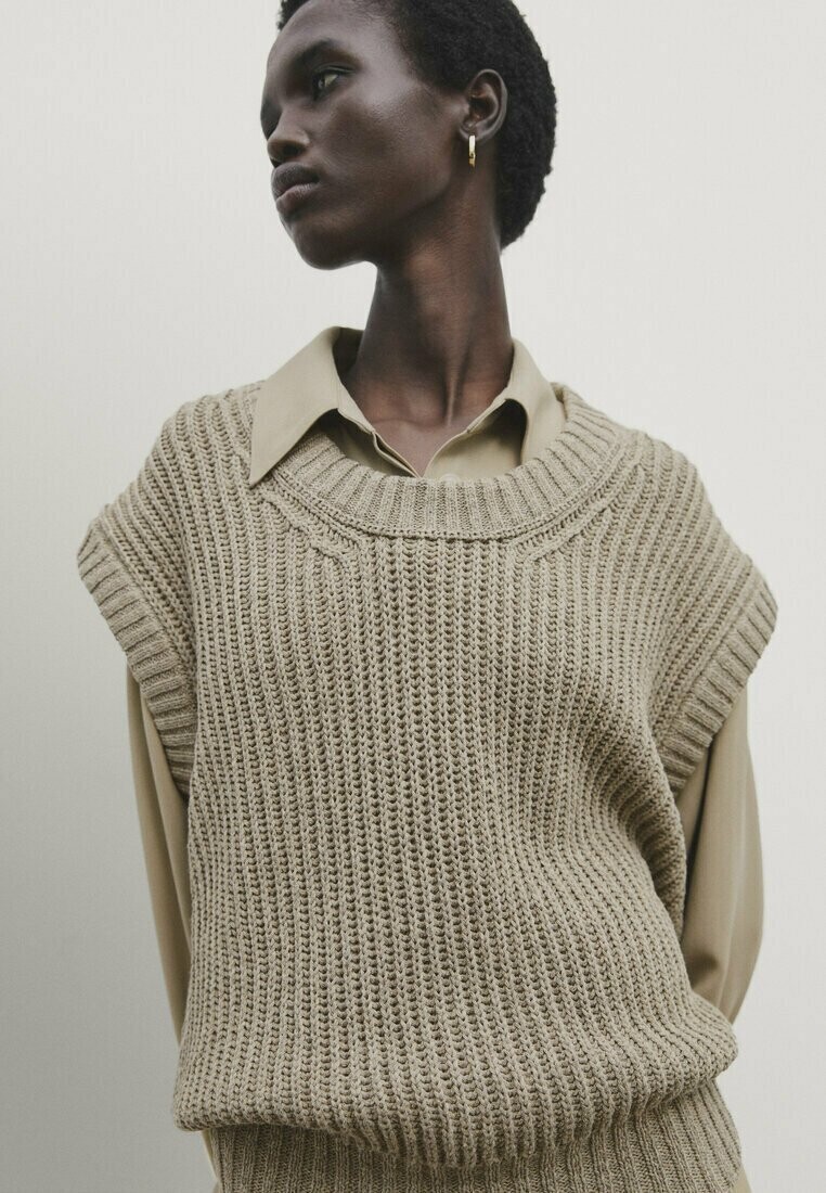 

Базовая футболка With A Crew Neck Massimo Dutti, цвет light brown