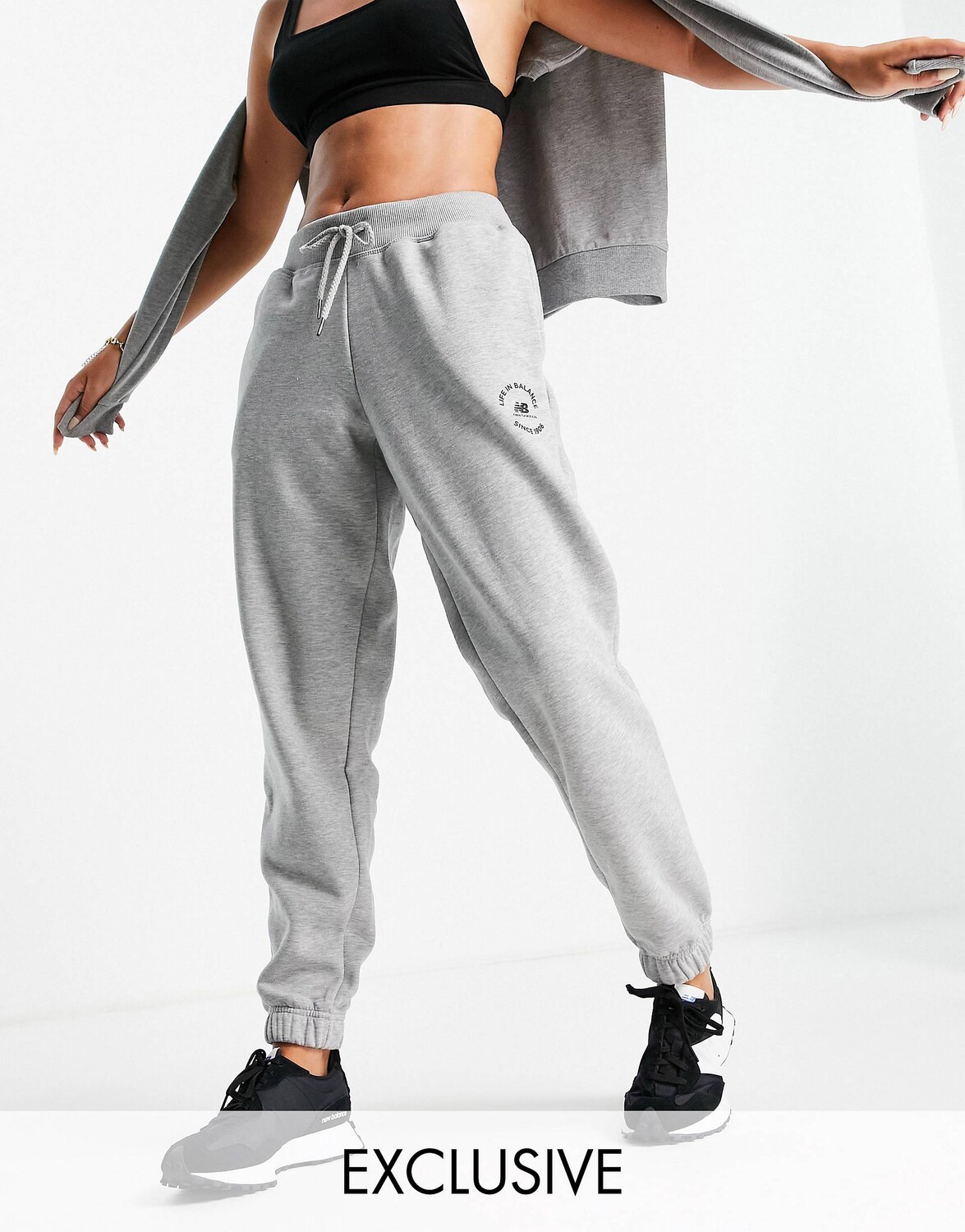 

Серые джоггеры New Balance life in balance, Серый