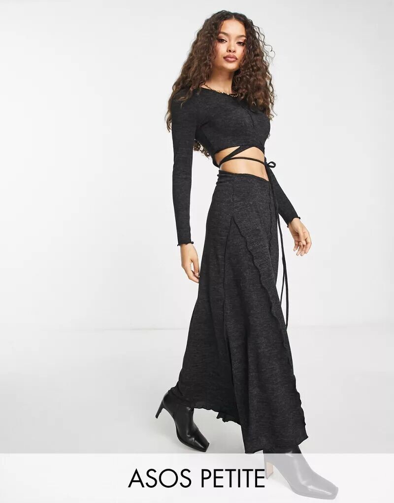 

Супермягкое платье макси черного цвета с длинными рукавами и запахом ASOS DESIGN Petite