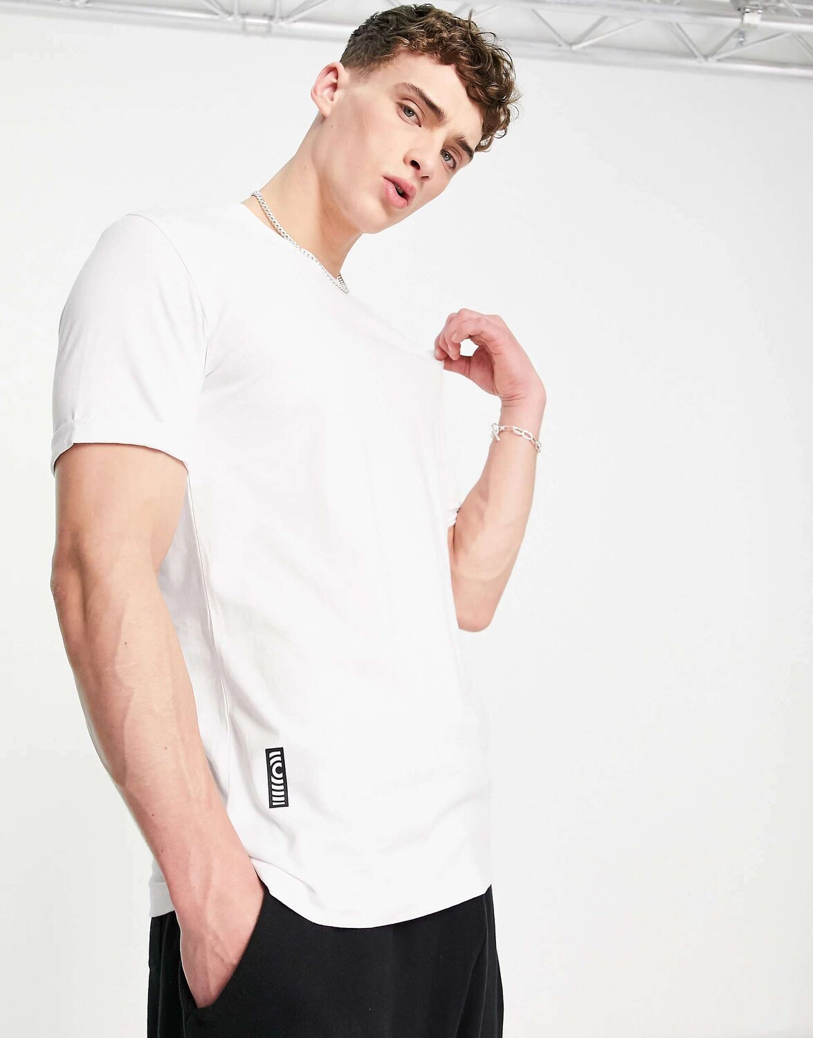 

Удлиненная футболка Bershka белого цвета, Белый