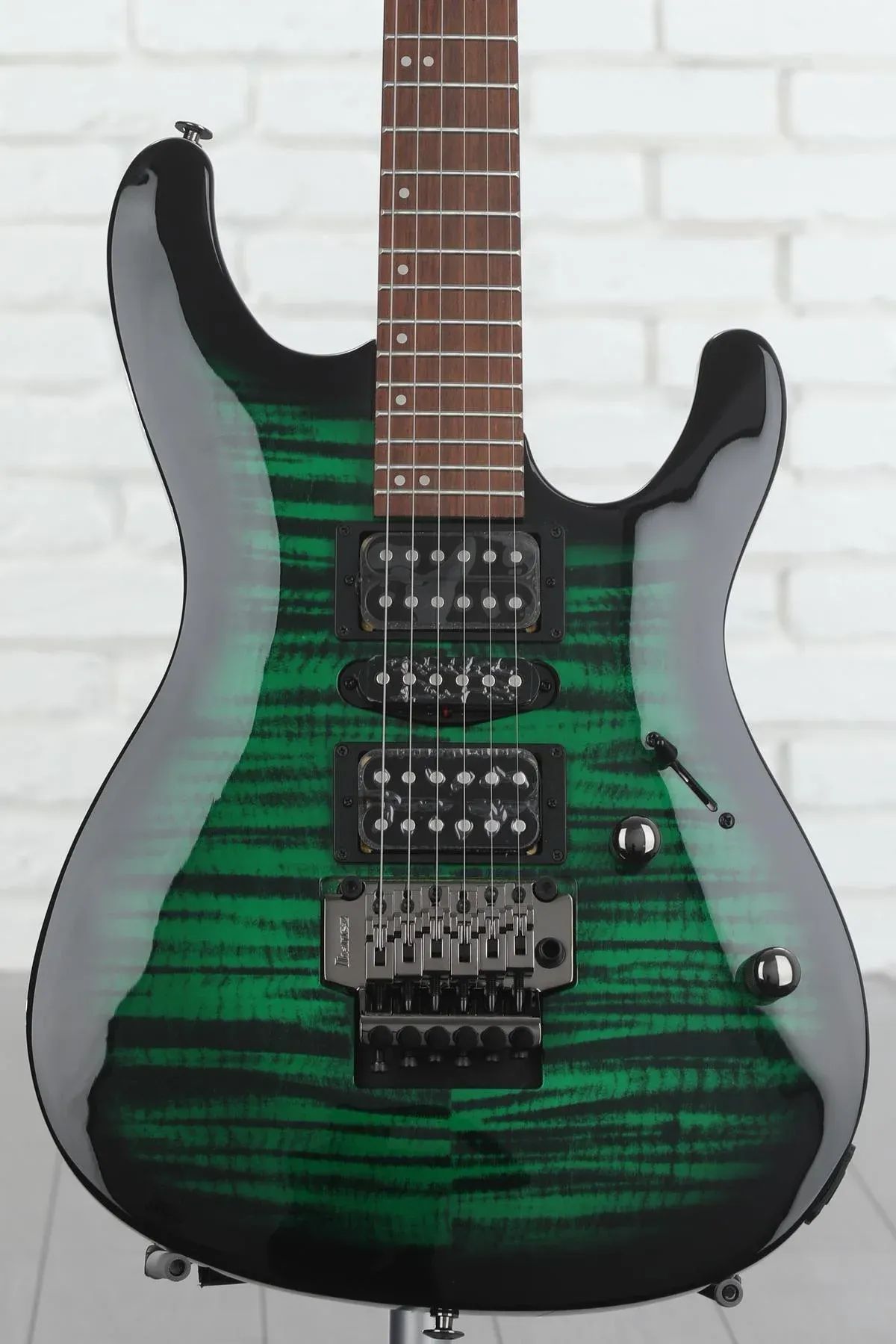 

Электрогитара Ibanez Kiko Loureiro Signature KIKOSP3 - Trans Emerald Burst