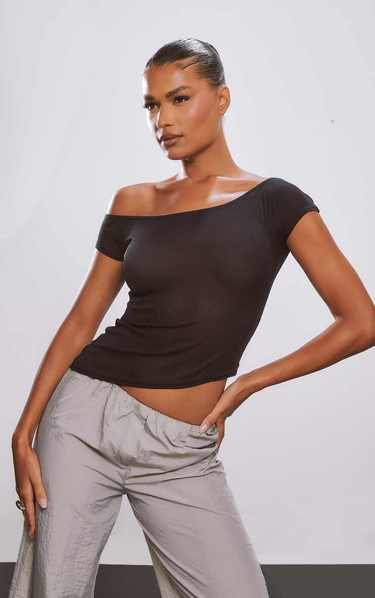

PrettyLittleThing Черный длинный топ из сетки Burnout с асимметричным воротником