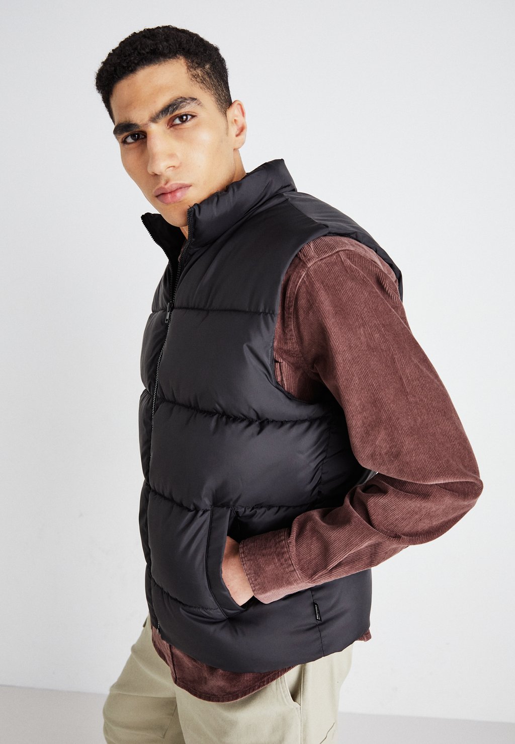 

Жилет ONSALVIN QUILT PUFFER VEST Only & Sons, цвет black