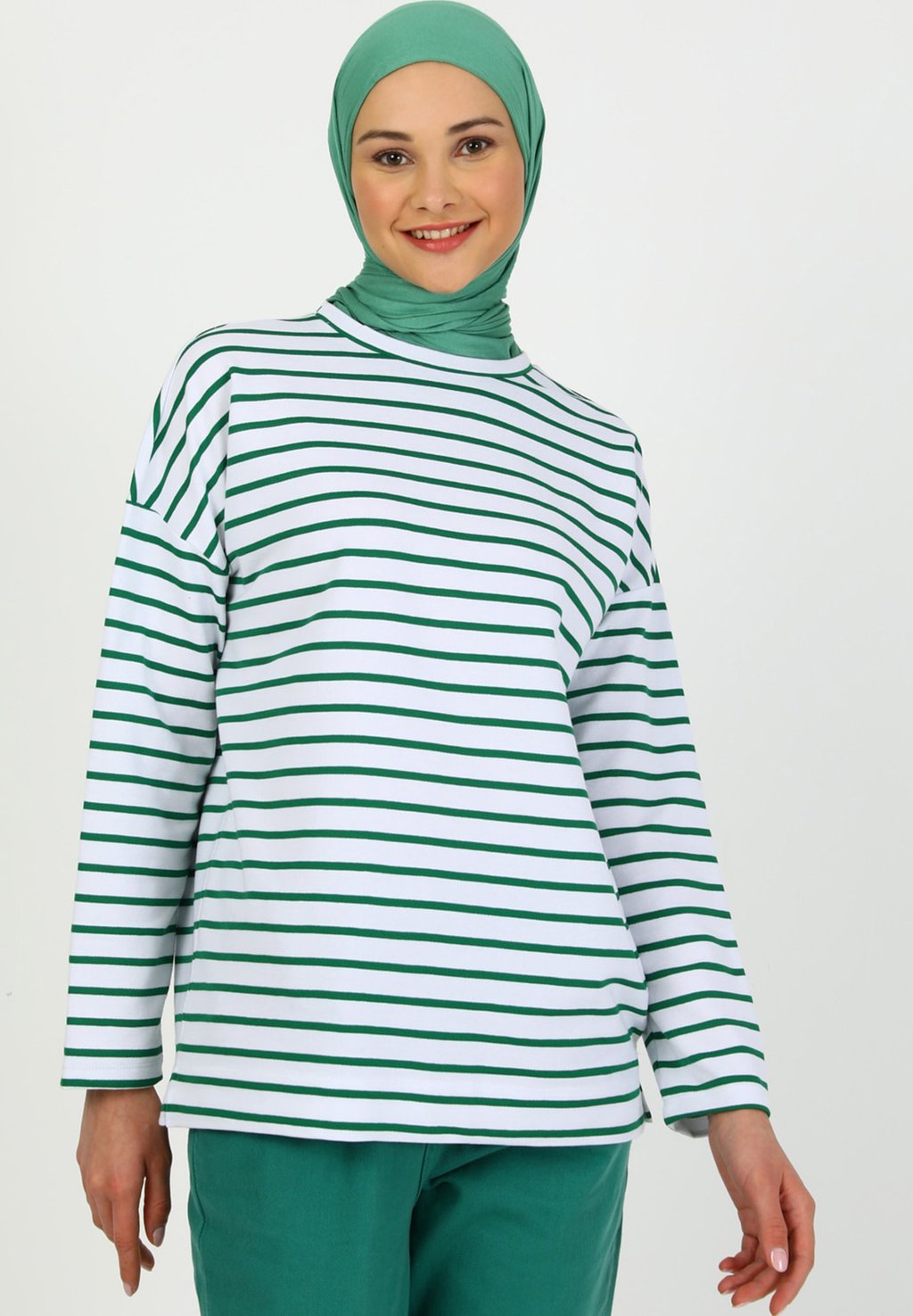 Футболка с длинными рукавами CREW NECK- BENIN Modanisa, зеленый блузка с длинными рукавами modanisa светло зеленый
