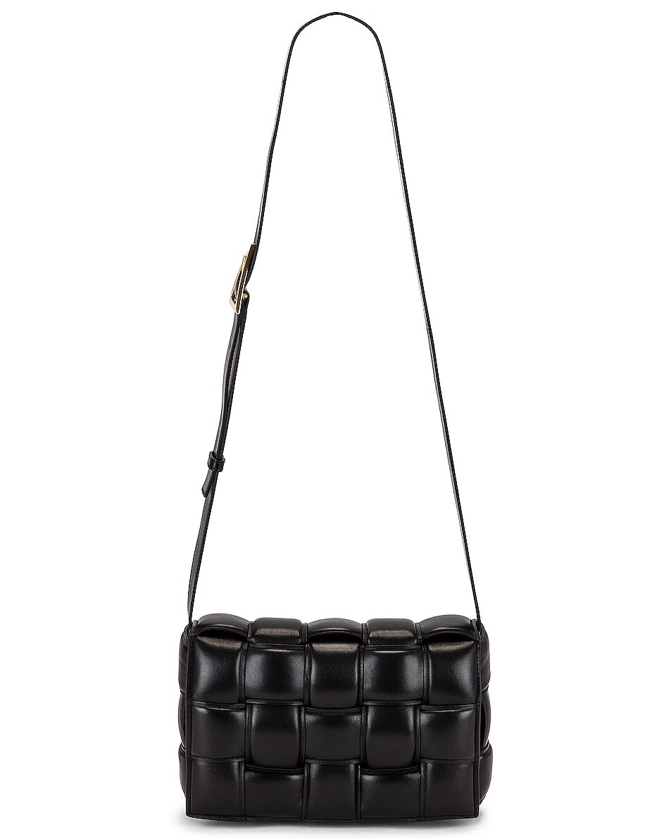 

Сумка Bottega Veneta Padded Cassette, цвет Black & Gold