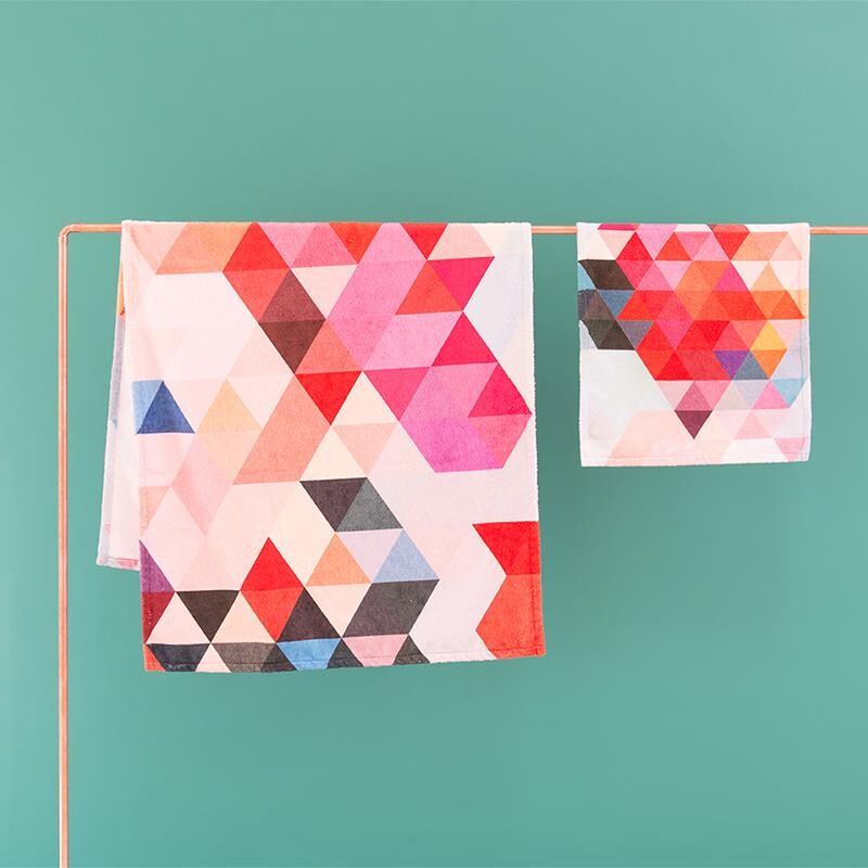

Полотенце для ванной Juniqe Watercolor Stripes, цвет Schwarz & Weiß