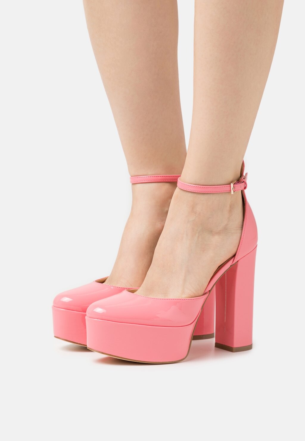 

Туфли Guess