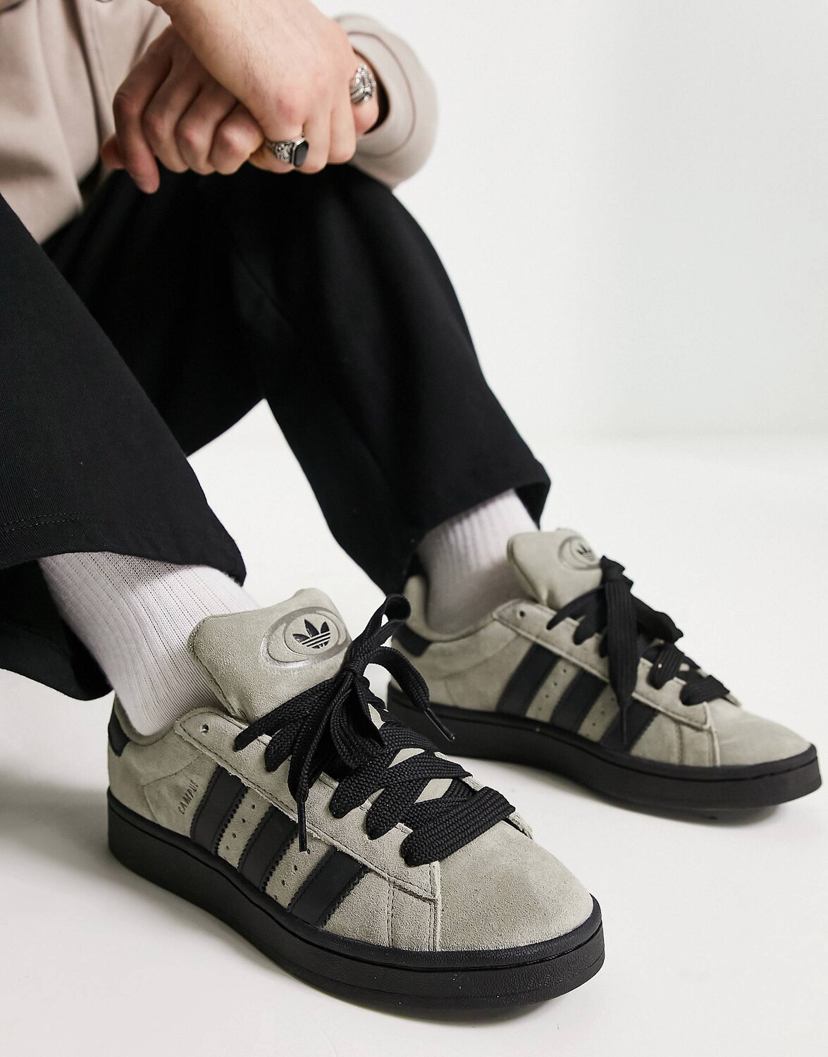 

Темно-серые кроссовки adidas Originals Campus 00