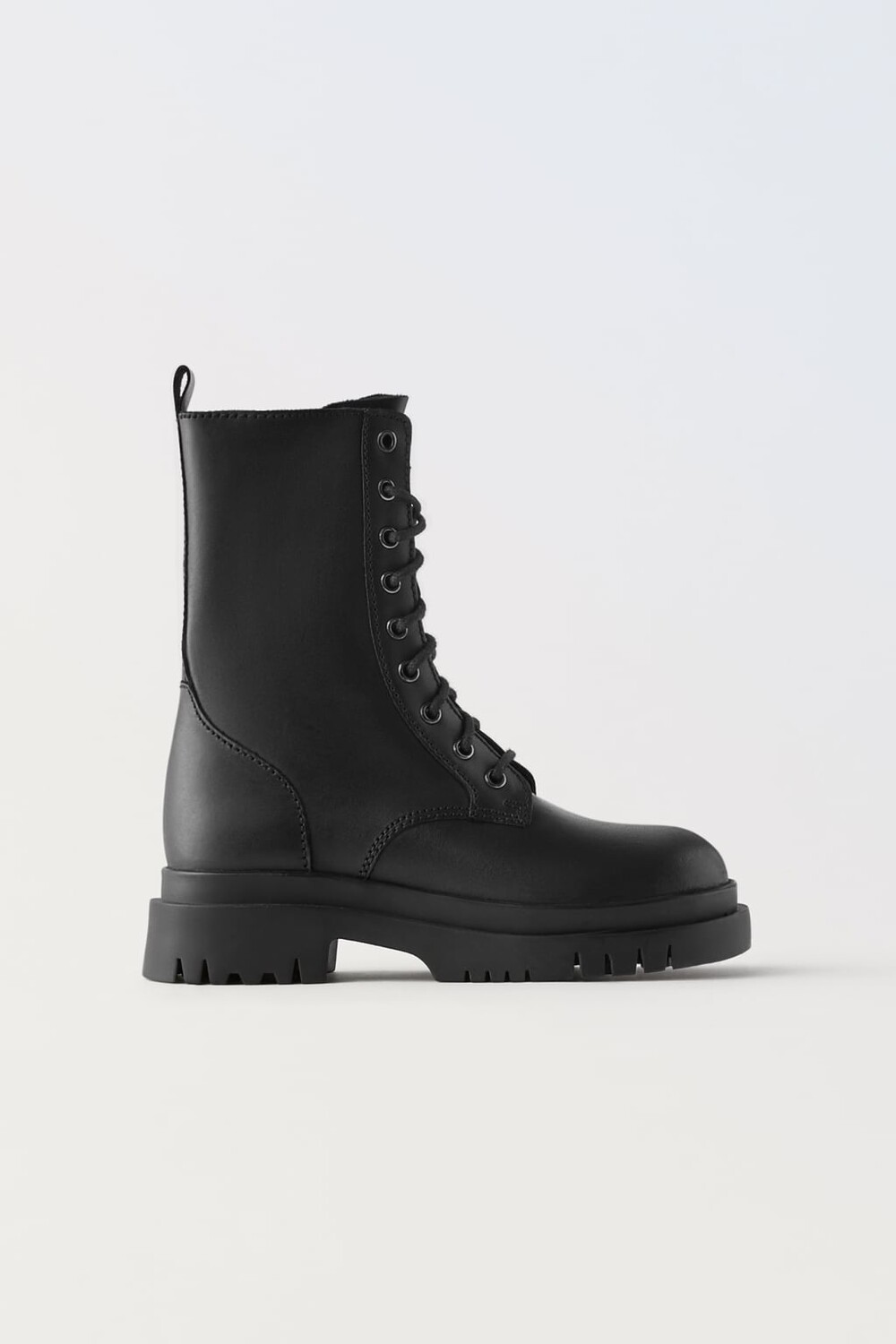 

Кожаные ботинки на шнуровке ZARA, черный