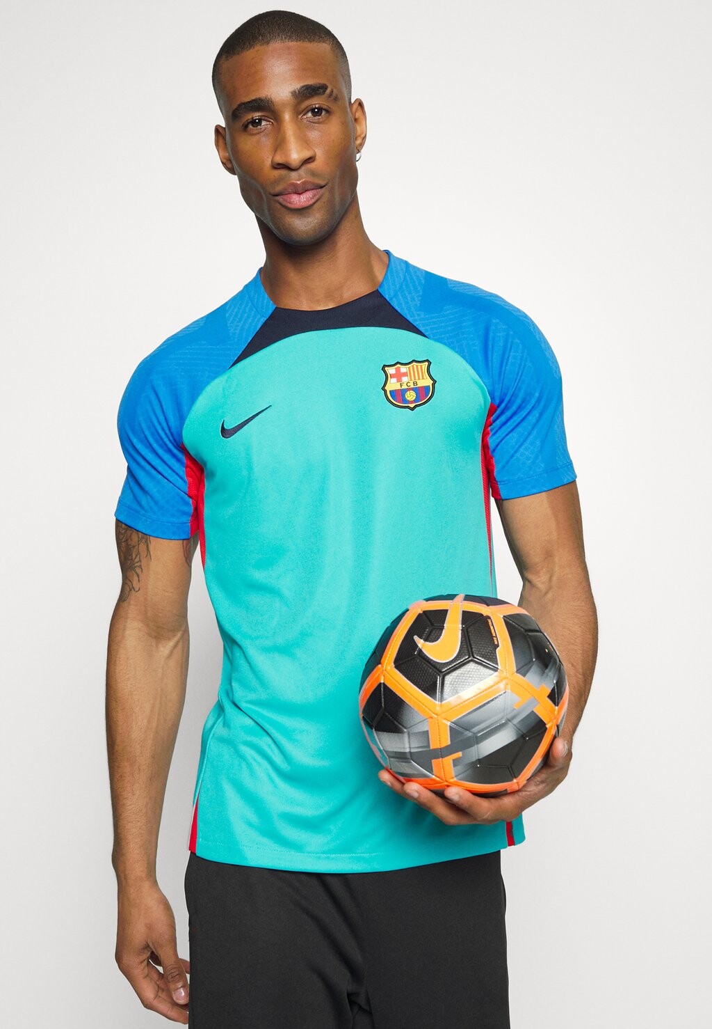 

Спортивная футболка Nike