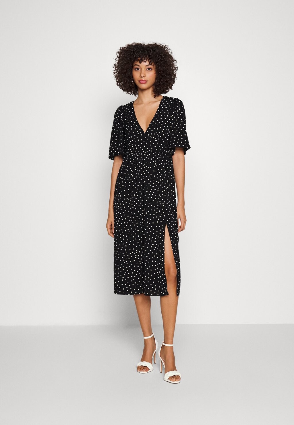 

Летнее платье Monki, черный