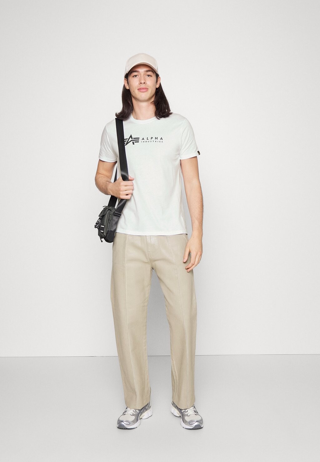 

Футболка с принтом Alpha Industries, черный