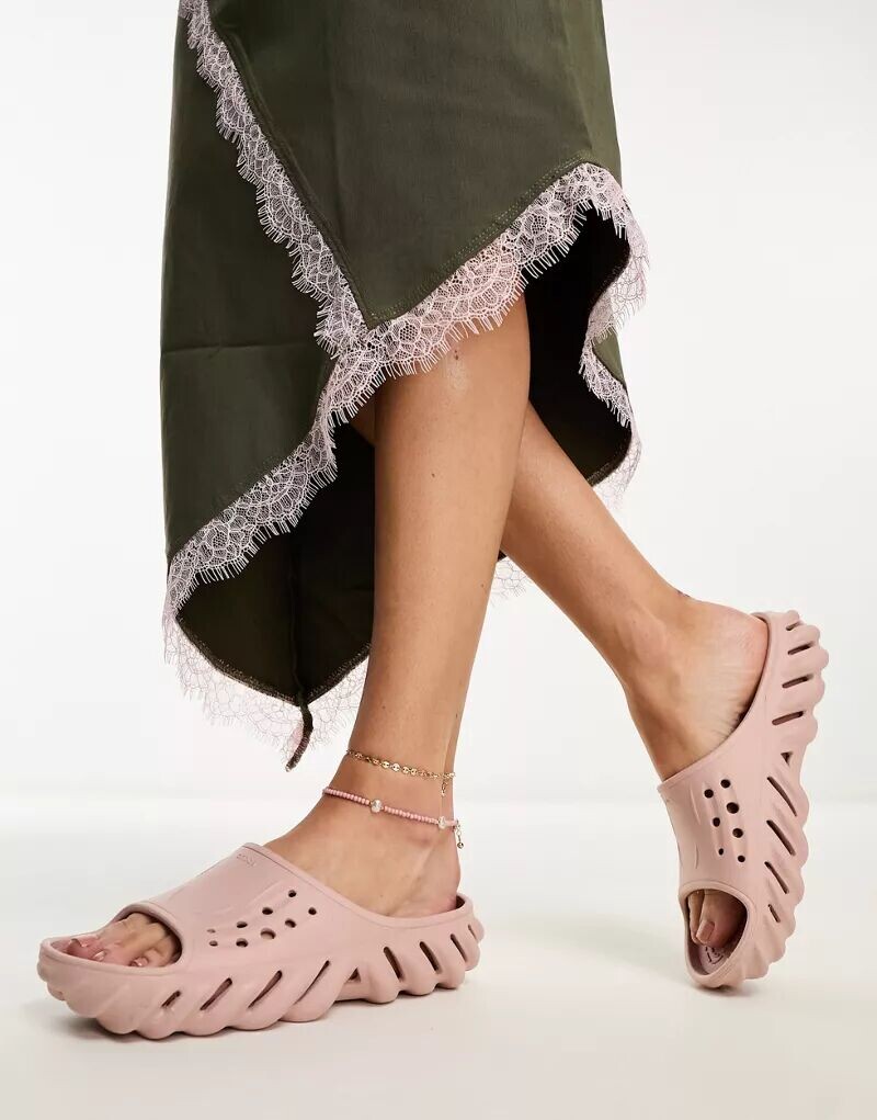 

Розовые шлепанцы Crocs Echo