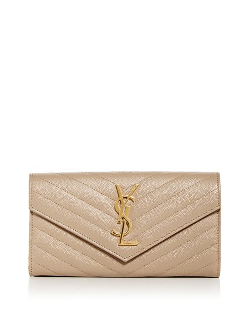 

Кассандра Мателасс&;eacute; Большой кошелек с клапаном Saint Laurent, цвет Tan/Beige