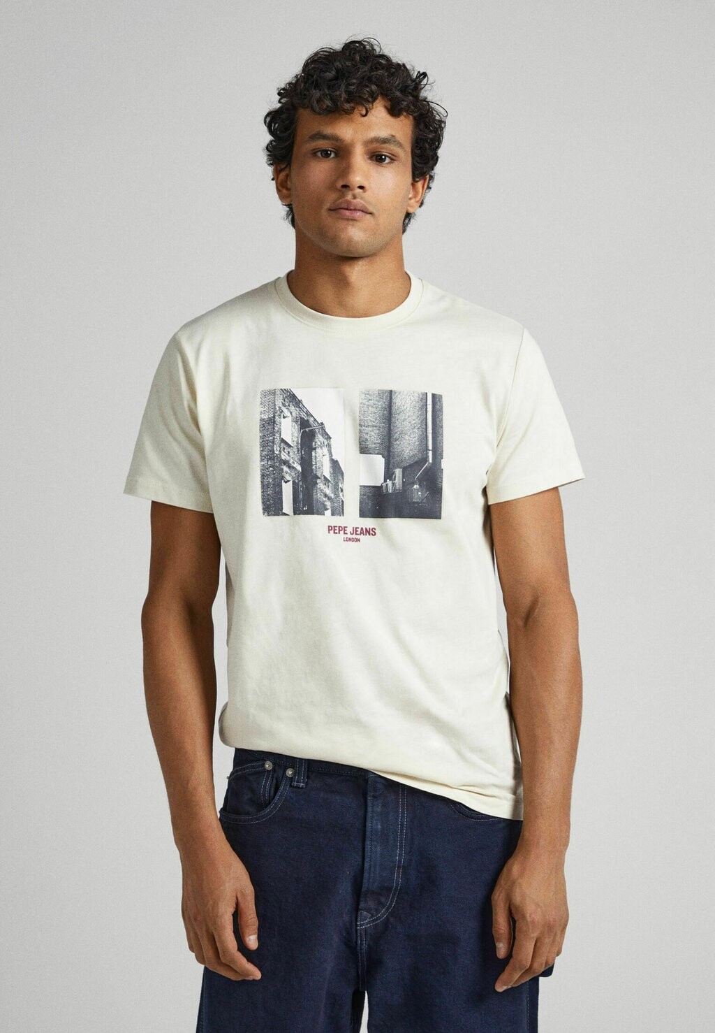 

Футболка с принтом Pepe Jeans, молочный, Серый