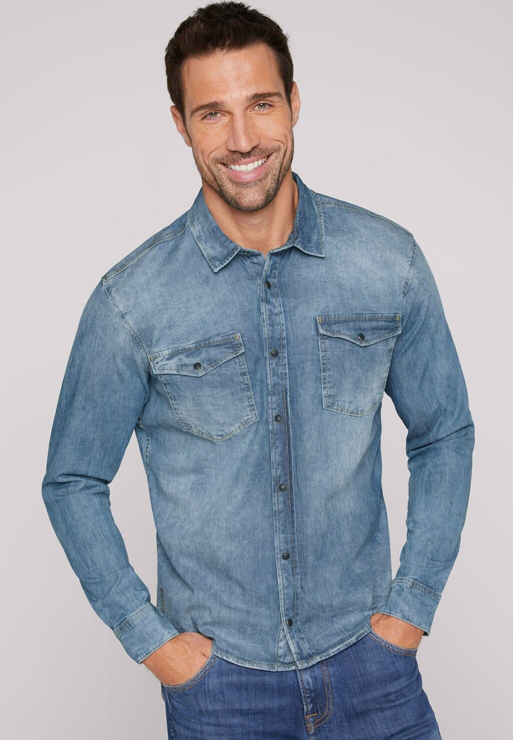 

Рубашка MIT KLAPPENTASCHEN Camp David, цвет medium blue used