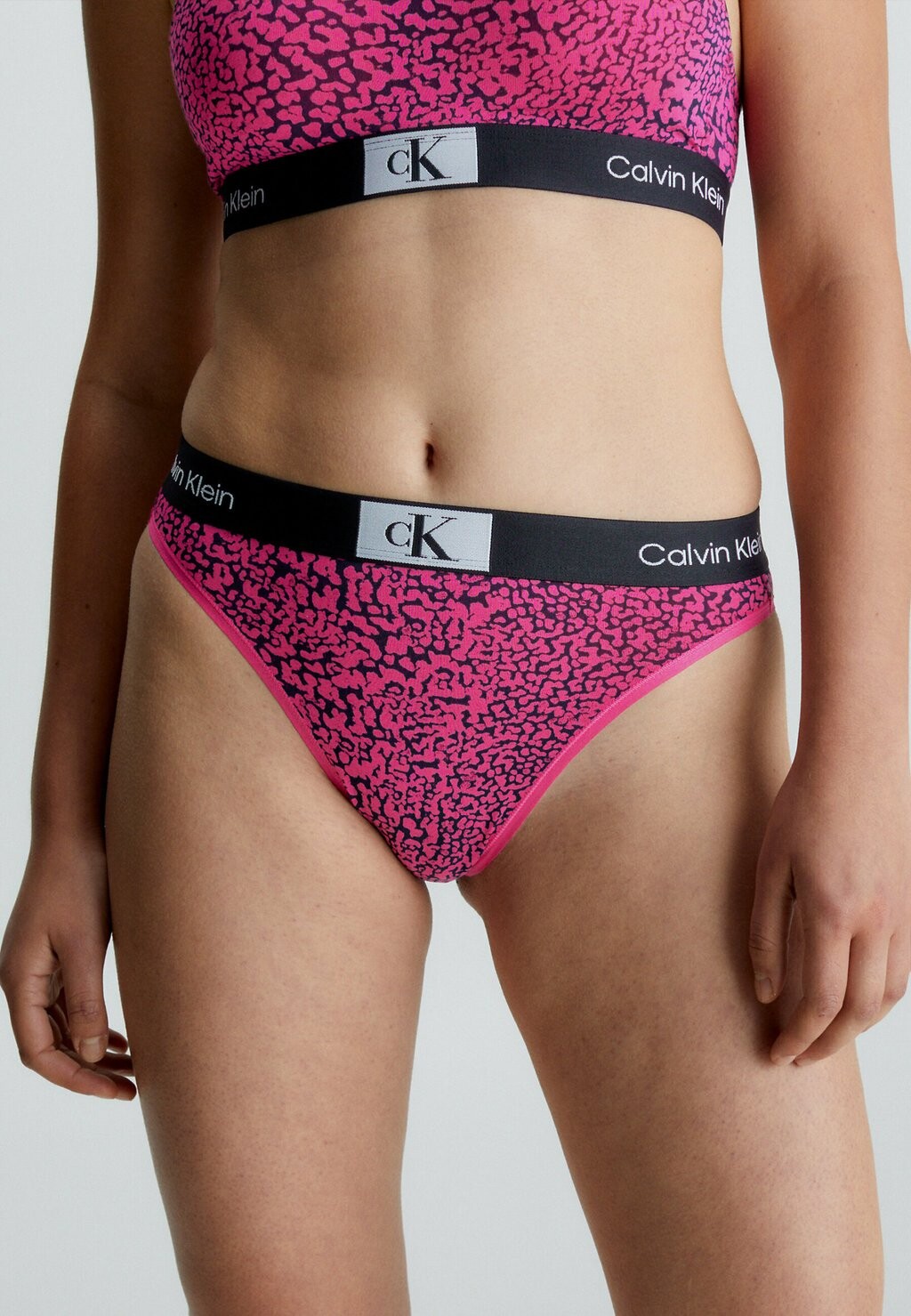 

Трусы Calvin Klein Underwear, розовый неон