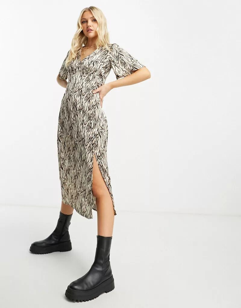 

Коричневое платье миди с зебровым принтом и разрезом по бокам New Look