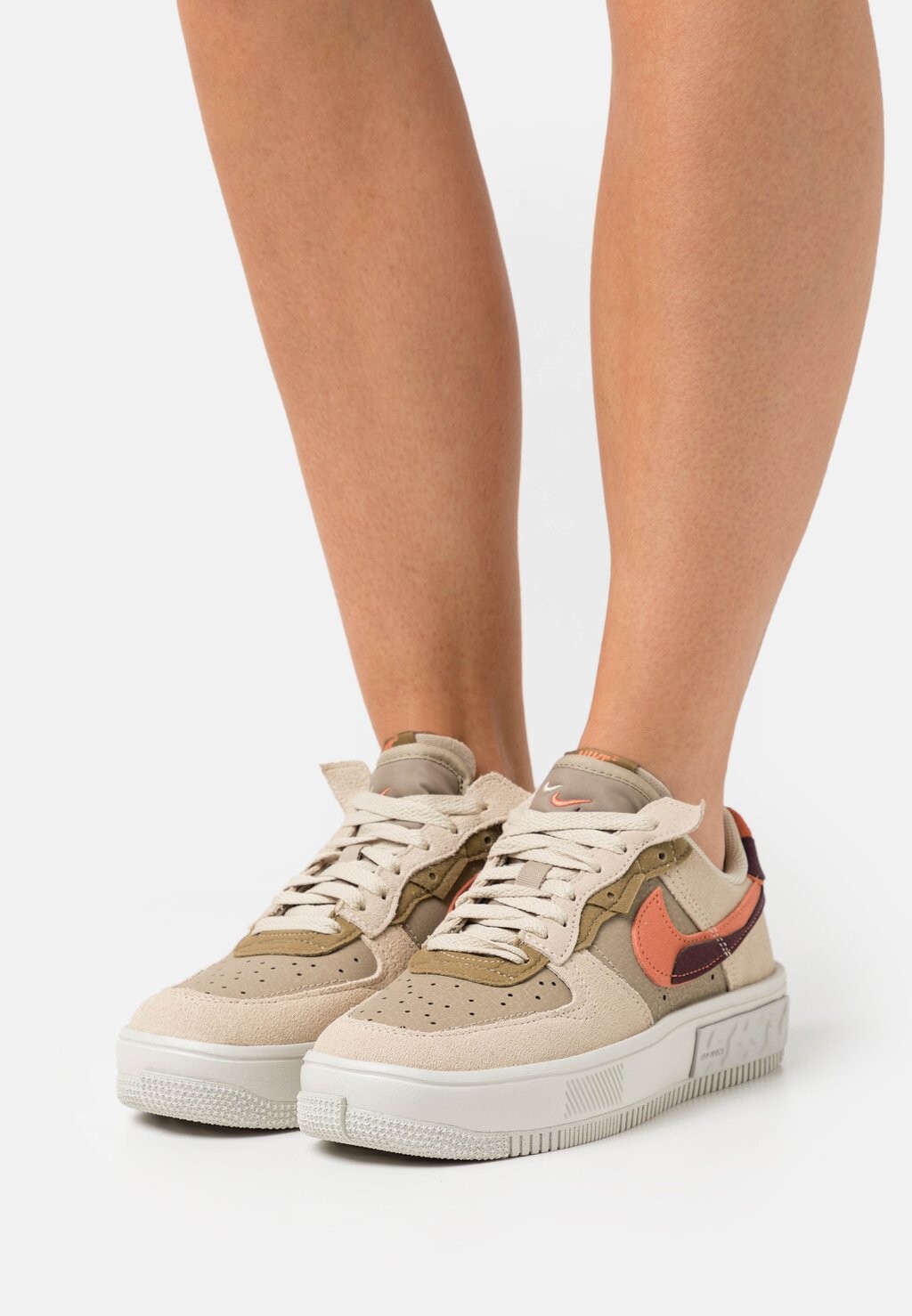 

Кроссовки Nike
